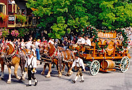 Leavenworth Bier Wagon in a parade