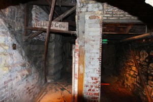 "Seattle Underground (3726665129)" by Rennett Stowe from USA - Seattle UndergroundUploaded by russavia. Licensed under CC BY 2.0 via Wikimedia Commons - https://commons.wikimedia.org/wiki/File:Seattle_Underground_(3726665129).jpg#/media/File:Seattle_Underground_(3726665129).jpg