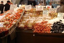 640px-Pike_Place_Market_Seafood-001