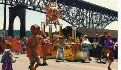 "Solstice Parade 1992 Aurora Bridge" by Joe Mabel - Photo by Joe Mabel. Licensed under CC BY-SA 3.0 via Commons - https://commons.wikimedia.org/wiki/File:Solstice_Parade_1992_Aurora_Bridge.jpg#/media/File:Solstice_Parade_1992_Aurora_Bridge.jpg